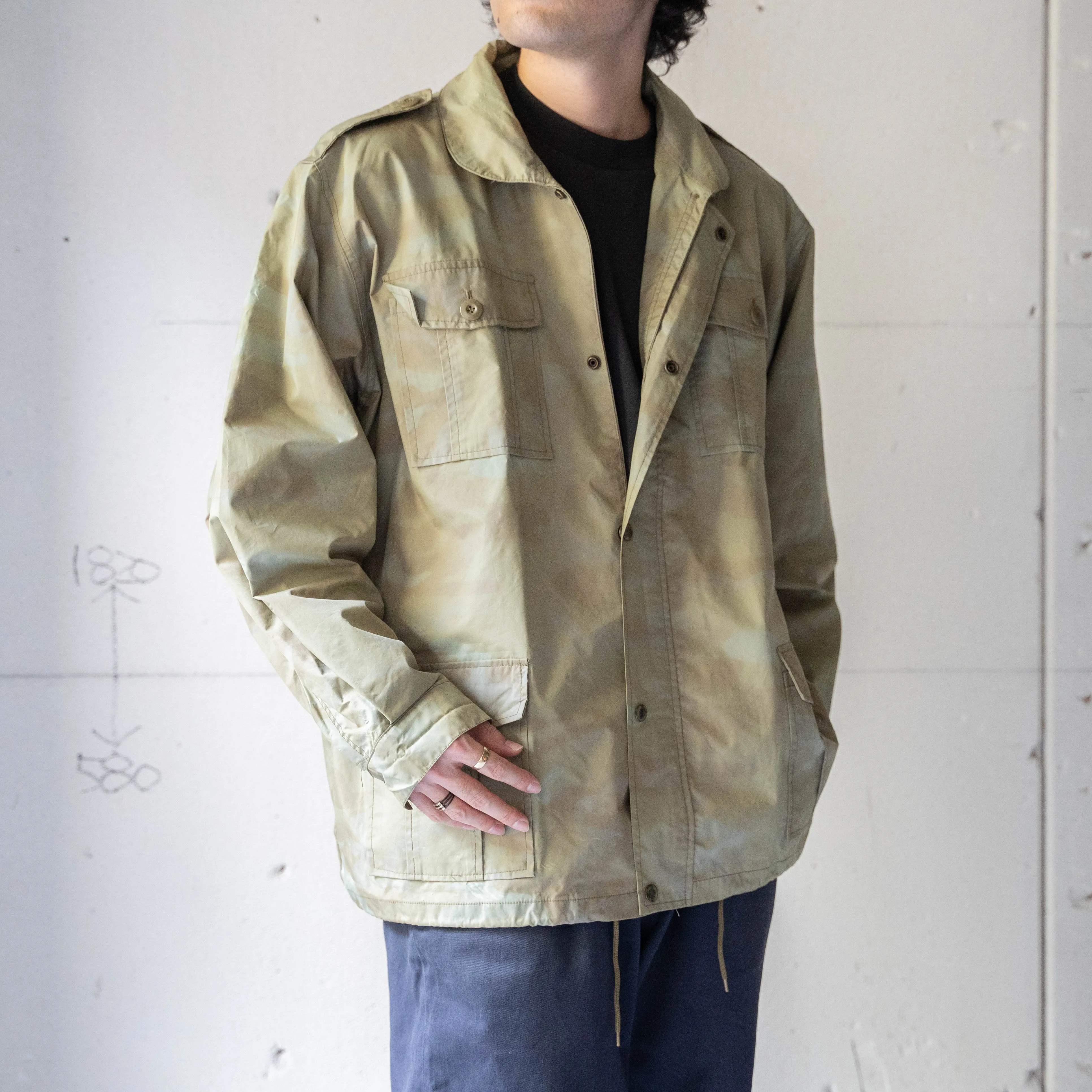 around 1980s Europe khaki color camouflage nylon jacket