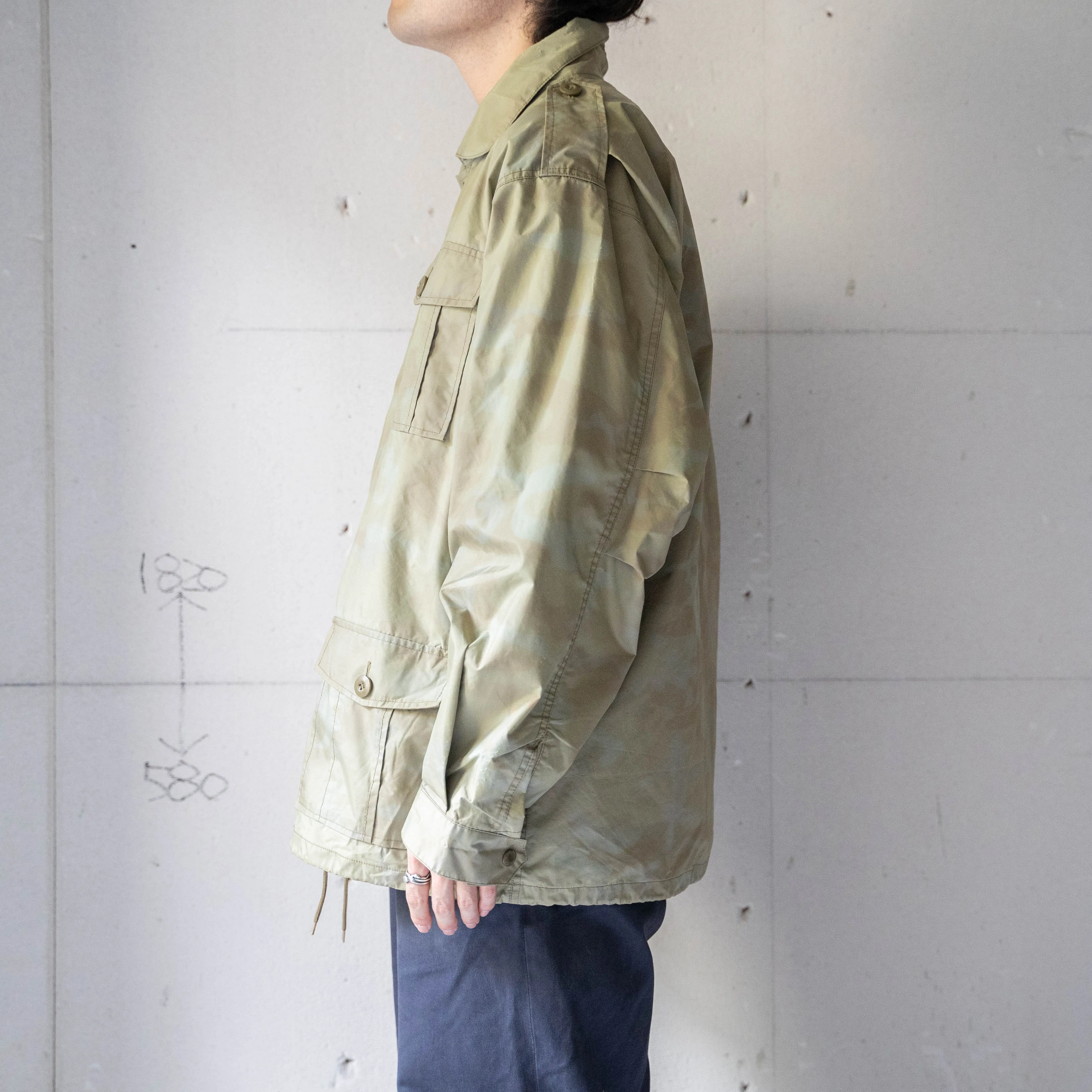 around 1980s Europe khaki color camouflage nylon jacket