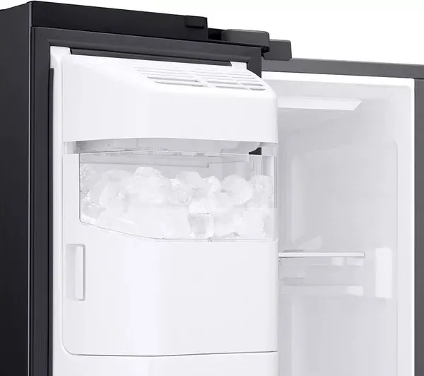 Samsung Series 7 American Style Fridge Freezer with SpaceMax™ Technology | RS67A8811B1/EU